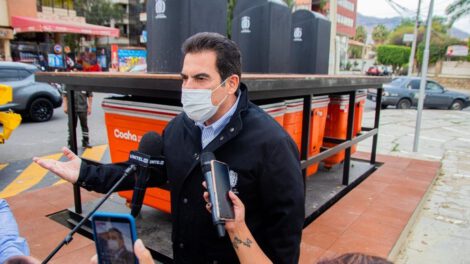 Manfred Reyes Villa durante una inspección en Cochabamba