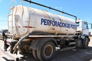 Falta de caminos y agua en Saucarí
