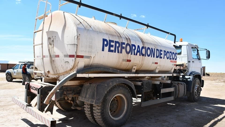 Falta de caminos y agua en Saucarí