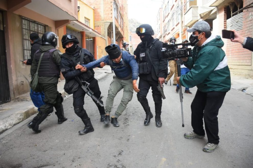 Enfrentamientos entre cocaleros y policías en Adepcoca