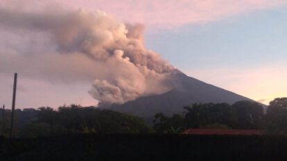 Volcán de Fuego en fase eruptiva en Guatemala