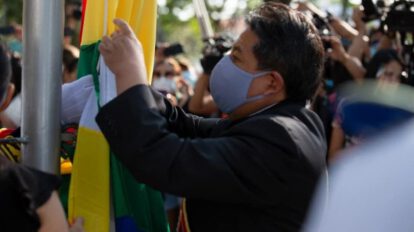 Gobernación de Santa Cruz denuncia imposición del Gobierno en la iza de la Wiphala