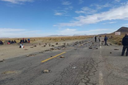Bloqueo de caminos por mineros de Avicaya