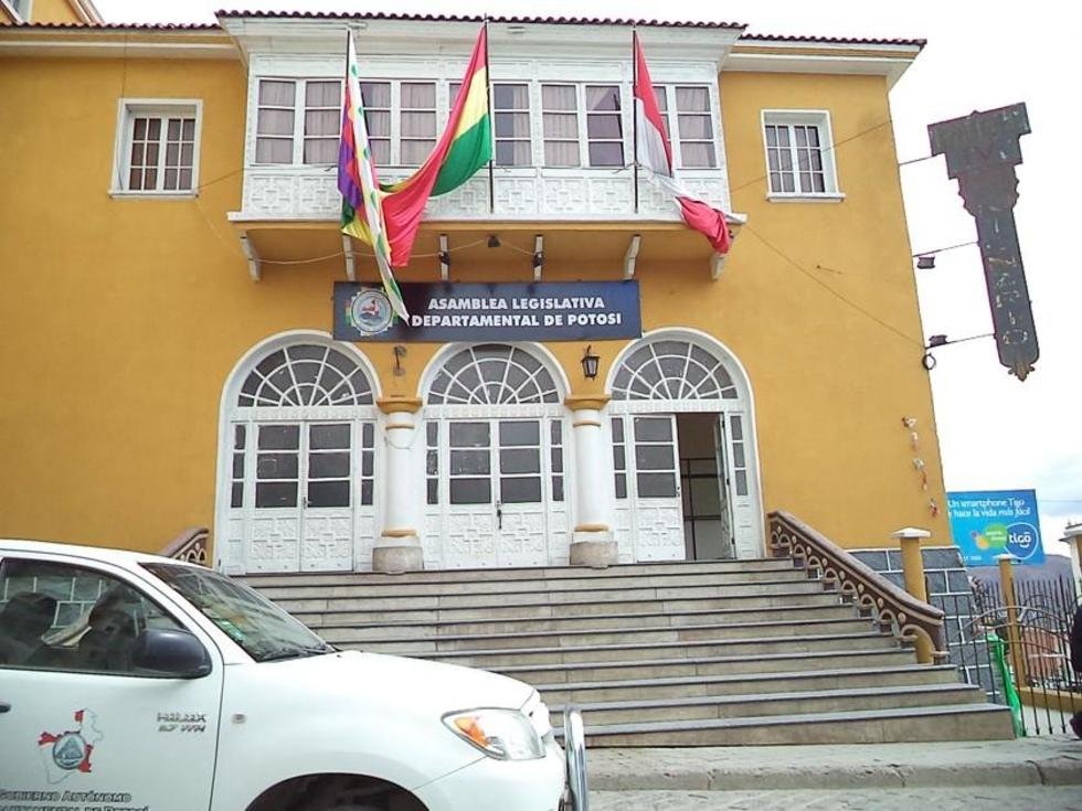 Comcipo cierra oficinas de la Asamblea Legislativa por presencia de masistas