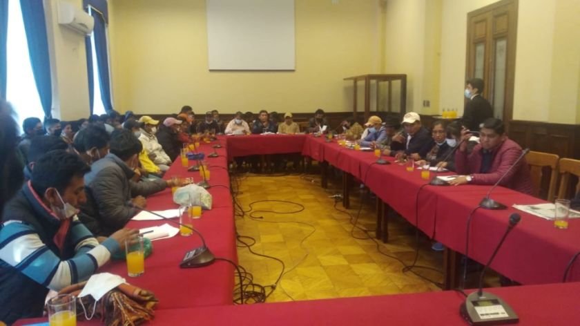 Diálogo Adepcoca en La Paz