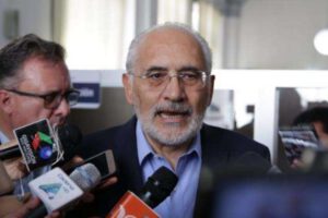 Carlos Mesa cuestiona la moral del Gobierno sobre la Wiphala