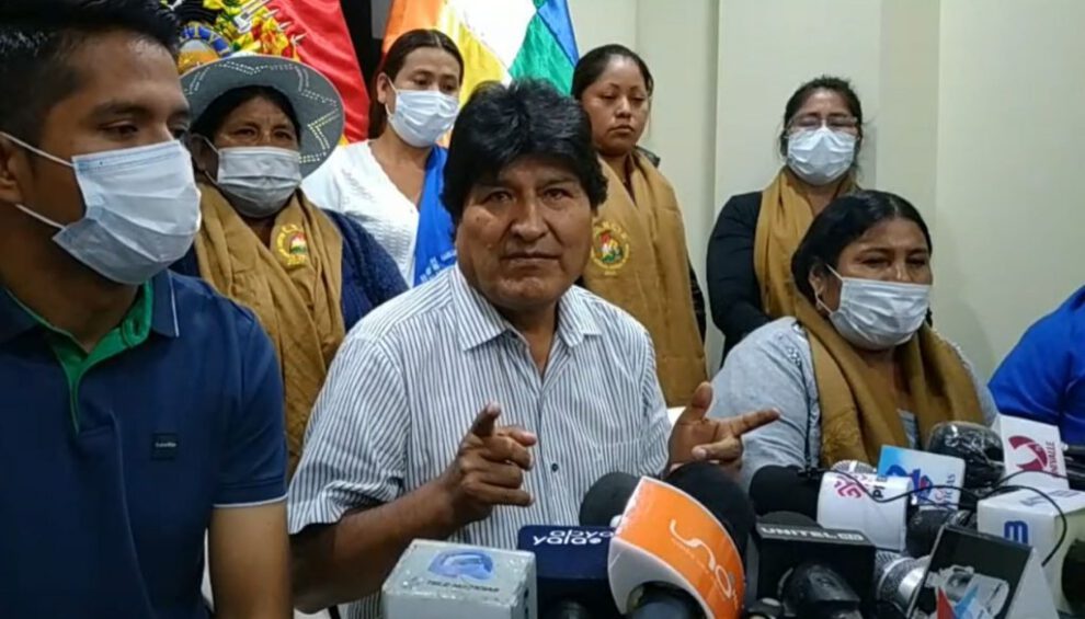 Whipala como símbolo de resistencia en la marcha de Evo Morales