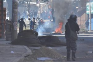 Enfrentamientos entre policías y cocaleros en Villa Fátima