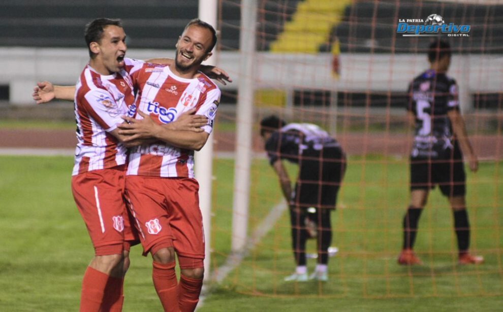 Independiente venció a Aurora en Sucre