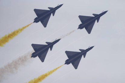 China muestra poderío militar con equipos electrónicos de la fuerza aérea
