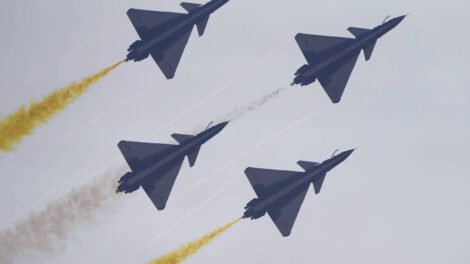 China muestra poderío militar con equipos electrónicos de la fuerza aérea