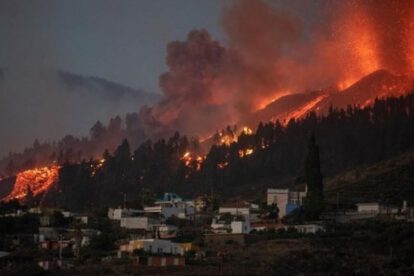 Volcán de islas Canarias vuelve a escupir ceniza