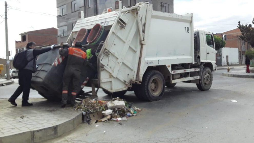 Limpieza de vías de acceso para el Primer Convite en Oruro
