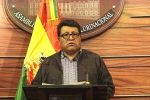 Senador Efraín Chambi desmiente supuesta fracción del MÁS