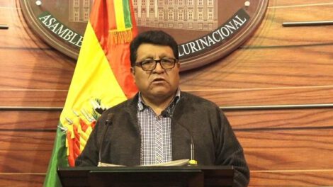 Senador Efraín Chambi desmiente supuesta fracción del MÁS