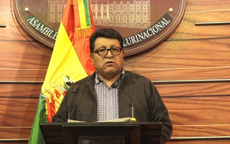 Senador Efraín Chambi desmiente supuesta fracción del MÁS