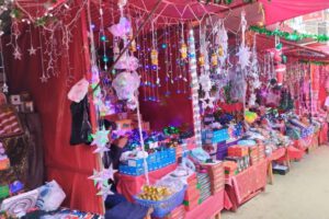 Feria Navideña de Oruro en la avenida 6 de Agosto