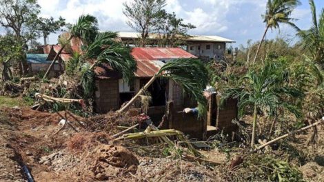 El tifón Úrsula deja destrucción y muerte en Filipinas