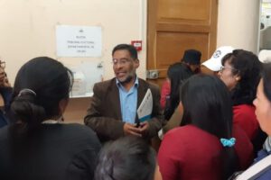Notarios electorales exigen pagos de sueldo atrasado
