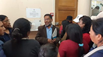 Notarios electorales exigen pagos de sueldo atrasado