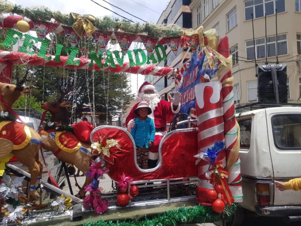 Festejo navideño a los niños en Oruro
