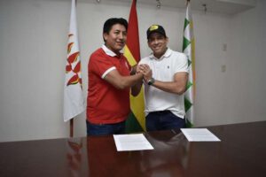 Camacho y Pumari firman acuerdo político