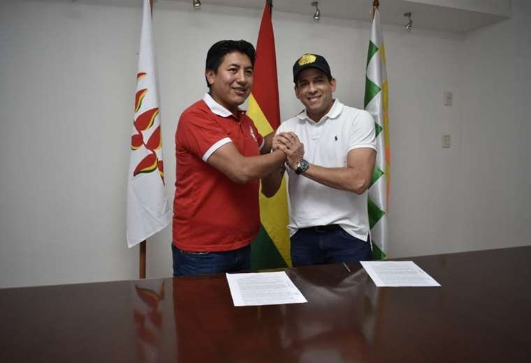 Camacho y Pumari firman acuerdo político