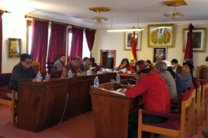 Exalcalde Aguilar reaparece en su curul de concejal
