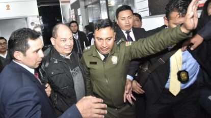 Carlos Romero es conducido a la Fiscalía