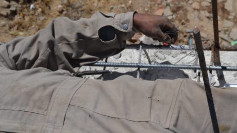 Albañil muere por descarga eléctrica en Oruro