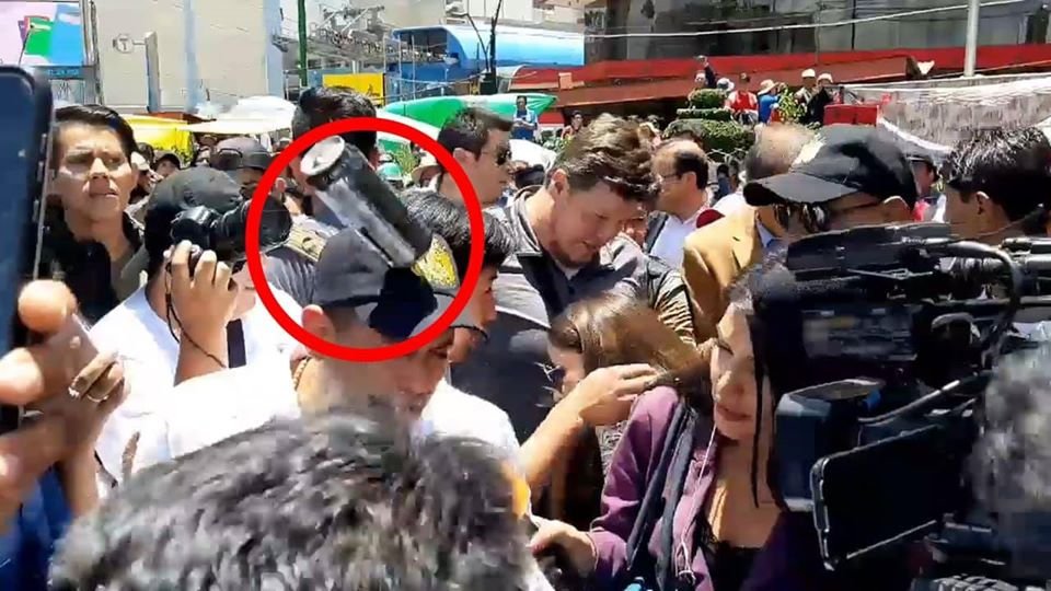 Hostigan y agreden a Camacho y Pumari en La Paz