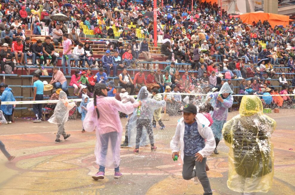 Espumas artificiales permitidas para el Carnaval en Bolivia