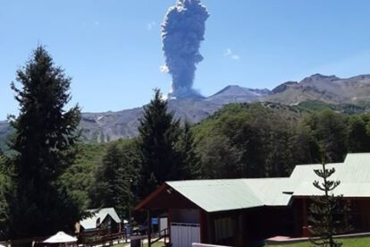 Explosión volcán Chillán provoca alerta naranja en Chile