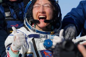 Christina Koch regresa a la tierra tras 11 meses en el espacio
