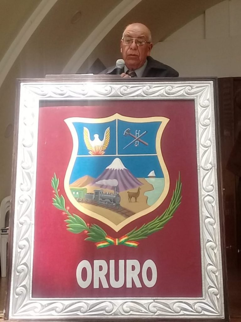 Investigador José Salas presenta descripción fácil de entender del Escudo de Oruro