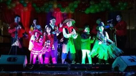 Festival de canto Oruro conmemorando la gesta libertaria