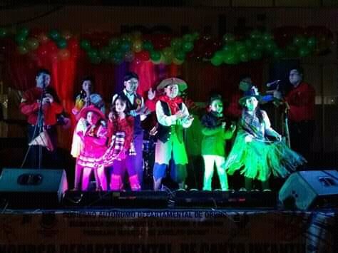 Festival de canto Oruro conmemorando la gesta libertaria