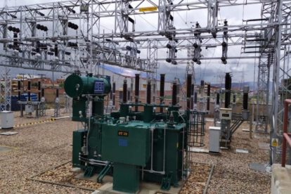Equipamiento Ende de Oruro para mejorar servicios eléctricos