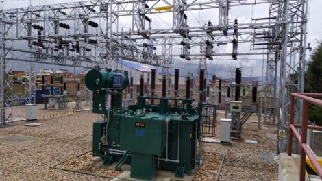 Equipamiento Ende de Oruro para mejorar servicios eléctricos