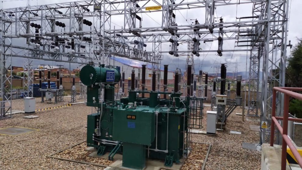 Equipamiento Ende de Oruro para mejorar servicios eléctricos