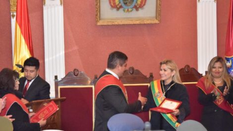 Huésped Ilustre Jeanine Áñez recibe la llave de la ciudad de Oruro