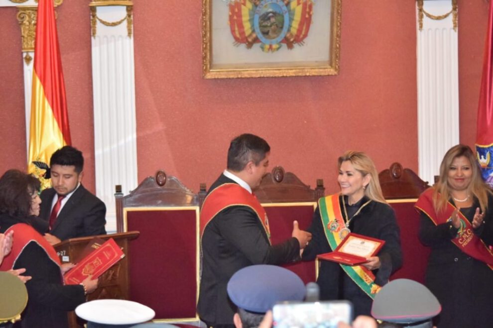Huésped Ilustre Jeanine Áñez recibe la llave de la ciudad de Oruro