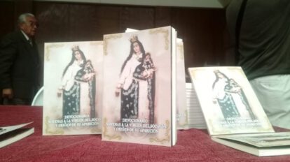 Carnaval de Oruro y devocionario sobre la Virgen del Socavón