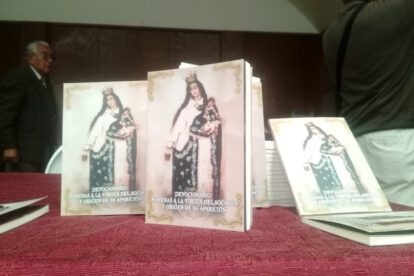 Carnaval de Oruro y devocionario sobre la Virgen del Socavón