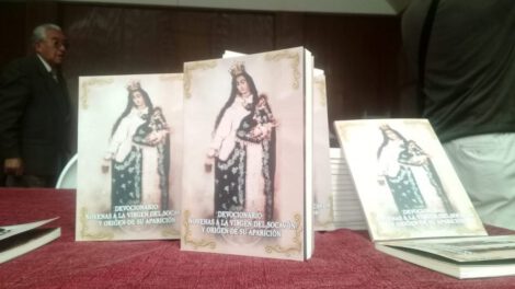 Carnaval de Oruro y devocionario sobre la Virgen del Socavón