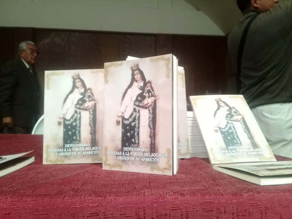 Carnaval de Oruro y devocionario sobre la Virgen del Socavón