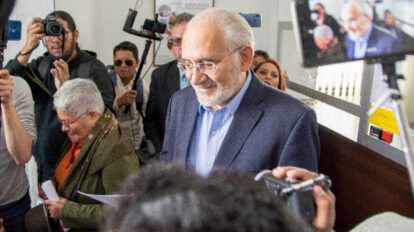 Carlos Mesa demanda fraude electoral