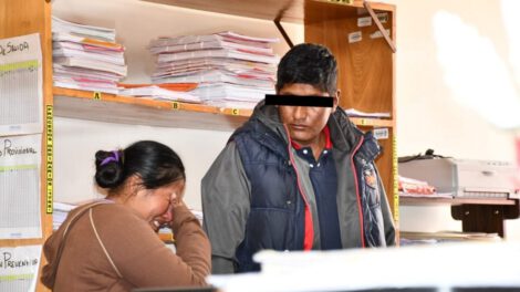Flagelaba a sus hijastras en Oruro