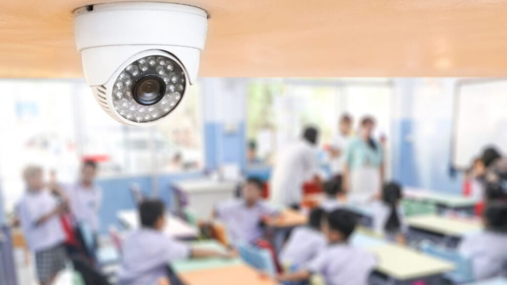 Cámaras de seguridad en aulas en Huanuni