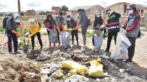 campaña de limpieza en la Zona Sur de Oruro